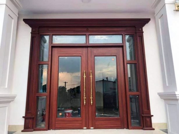 Cửa thép vân gỗ Royal - khu biệt thự liền kề, phường Nguyễn Du, TP Hà Tĩnh